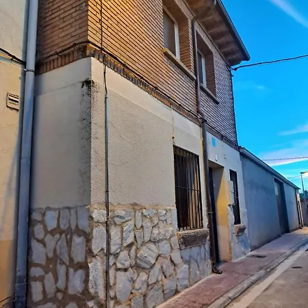 Casa Con Jardin A 5' De Aranda De Duero Holiday home *